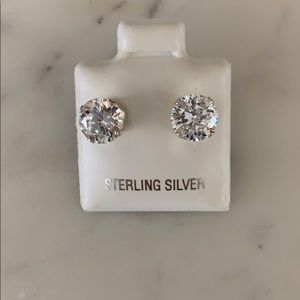 NEW Beautiful NEW Cubic Zirconium Post Ear…